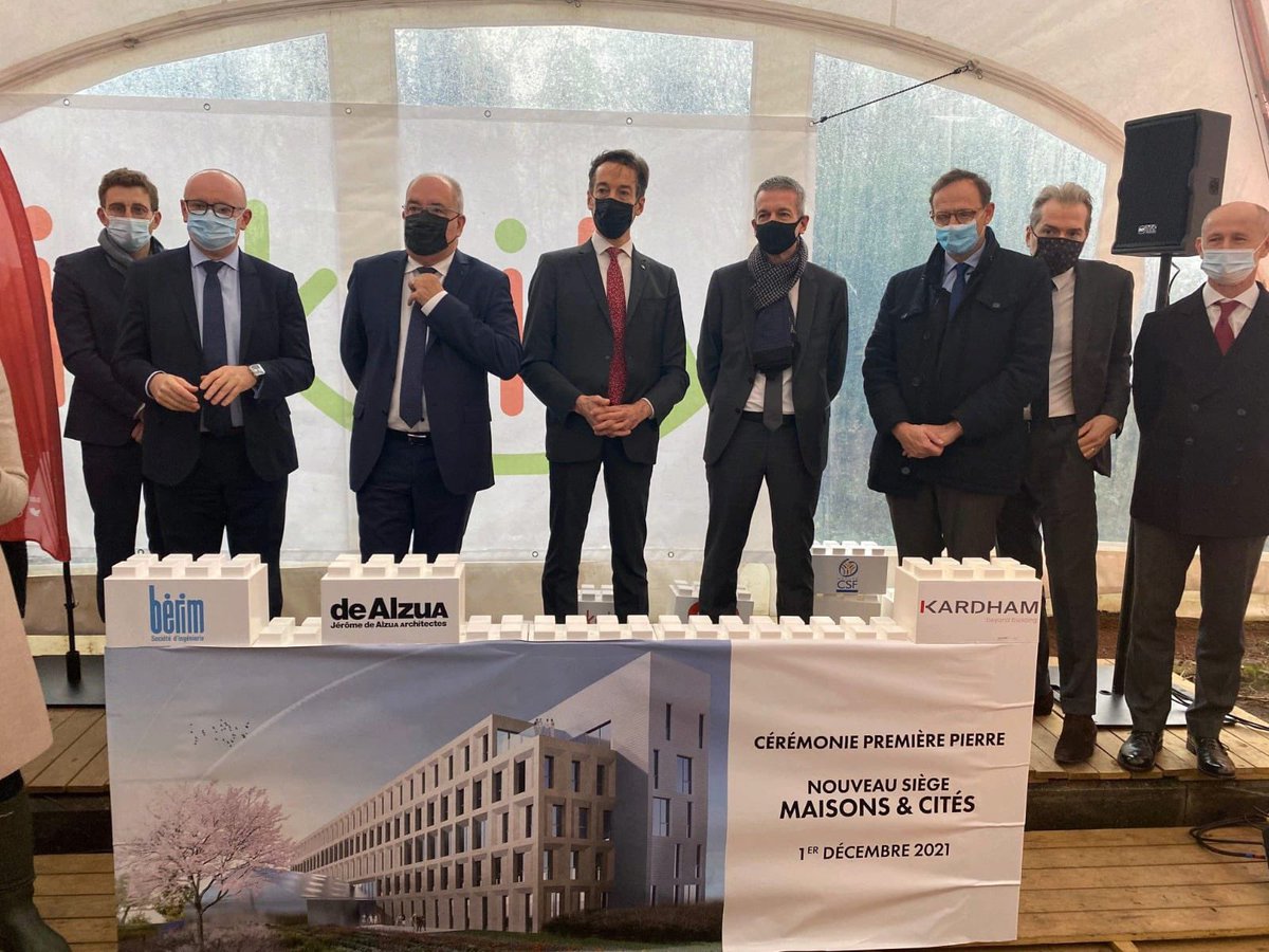 OlivierTETUot's tweet photo. La pose de la 1ère Pierre du futur Siège de Maisons & Cités @maisonsetcites s’est déroulée le 1er décembre : un projet @LinkCity, @BanqueDesTerr, @CreditSocial_fr, #deAlzua, #Berim, @BouyguesBat_NE.
@Bdt_HtsDeFrance, @LiotetJ, #JeanFrançoisCampion, #BenoitHoine https://t.co/j3VVbo8Rt6
