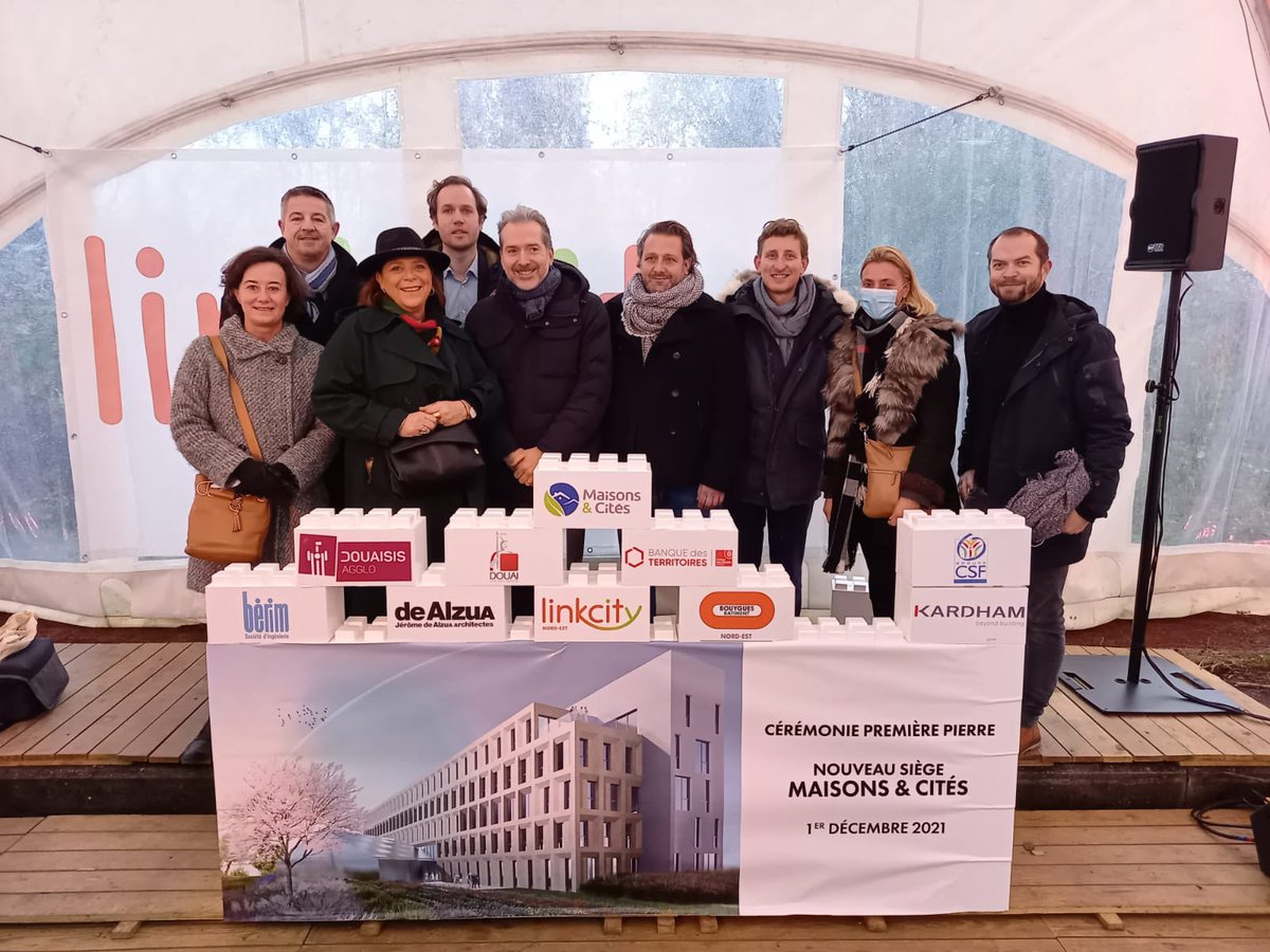 OlivierTETUot's tweet photo. La pose de la 1ère Pierre du futur Siège de Maisons & Cités @maisonsetcites s’est déroulée le 1er décembre : un projet @LinkCity, @BanqueDesTerr, @CreditSocial_fr, #deAlzua, #Berim, @BouyguesBat_NE.
@Bdt_HtsDeFrance, @LiotetJ, #JeanFrançoisCampion, #BenoitHoine https://t.co/j3VVbo8Rt6
