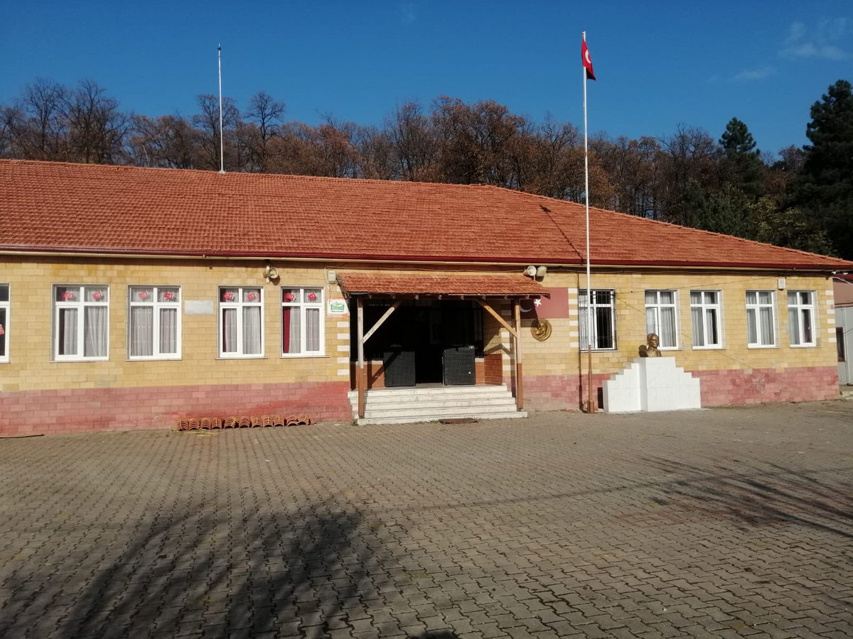 HendekAKPARTi's tweet photo. Çamlıca Yeşiller İlkokulumuzun onarımı tamamlanmıştır.

Hendek’li hemşehrilerimize, mahalle sakinlerimize, öğrenci kardeşlerimize ve velilerimize hayırlı olsun. https://t.co/5GTXLdwQ6P