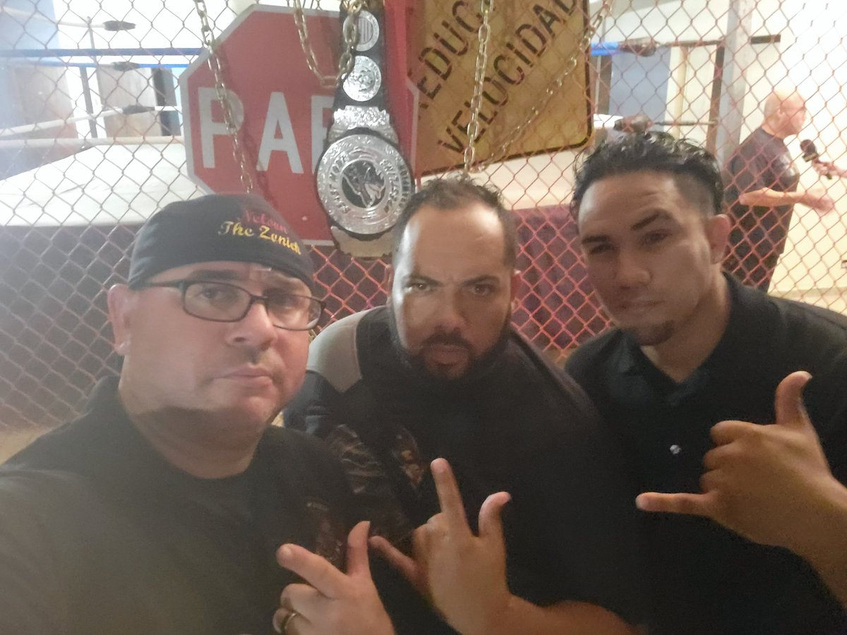NelsonJuarbe's tweet photo. Anoche se unieron éstas tres mentes junto a quien está en el fondo y pusimos un párrafo en la historia de la lucha libre . https://t.co/lQgMtmeIoZ