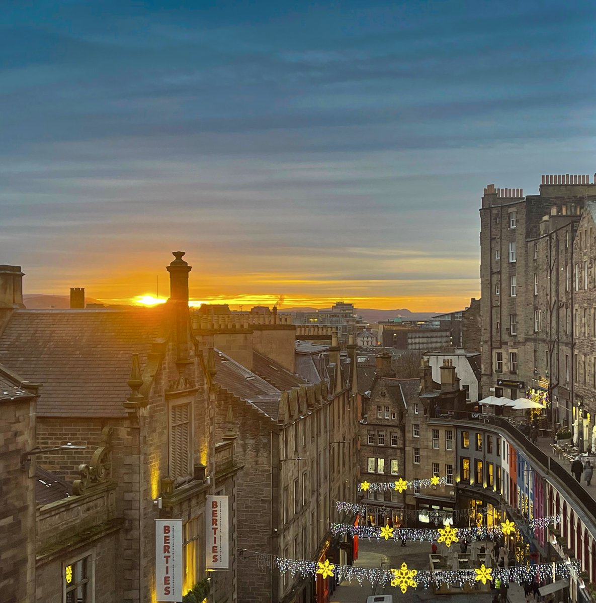 natlibscot's tweet photo. Well hello #LibrarySunset https://t.co/Fdz5E5EAbo