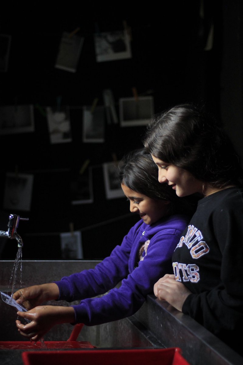 sirkhandarkroom's tweet photo. Children are printing photos from i saw the air fly @MACK_books
@HerYerdeSanat
#sirkhanedarkroom #heryerdesanat #mackbooks #isawtheairfly https://t.co/x3TFyi1wiI