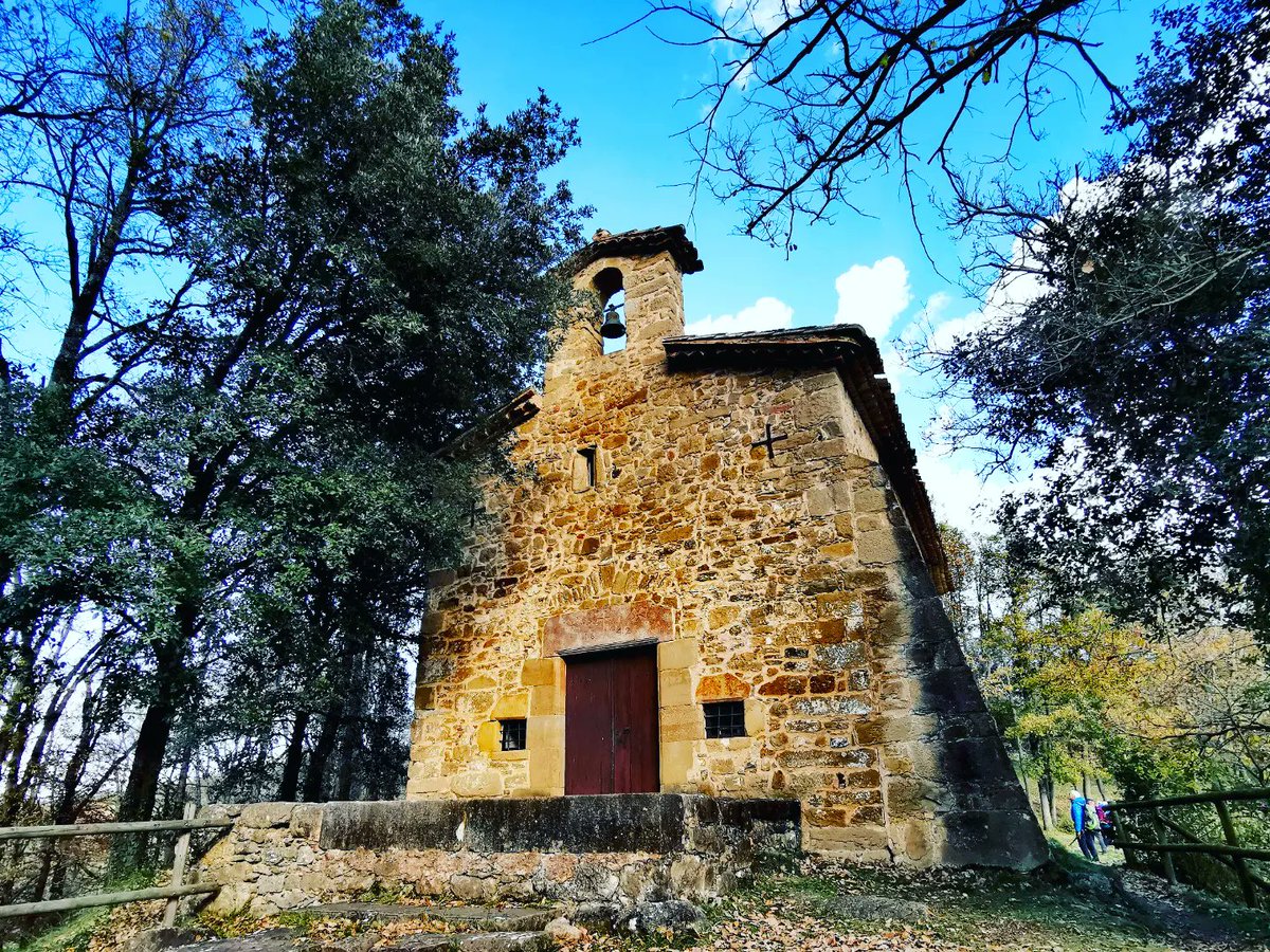 lbartron's tweet photo. Hostalets d'en Bas/ Sant Miquel de Castelló ( des de l'altre costat que diumenge passat) / Sant Pere de #Falgars/ Pujolriu/ Esquei del Grau, amagatall de bandolers/ La font de les Marrades/ Ermita de Sant Simplici o de Sant Ximplí/ #valldenbas #Garrotxa #senderisme #hiking https://t.co/Cqi5KsneQ2