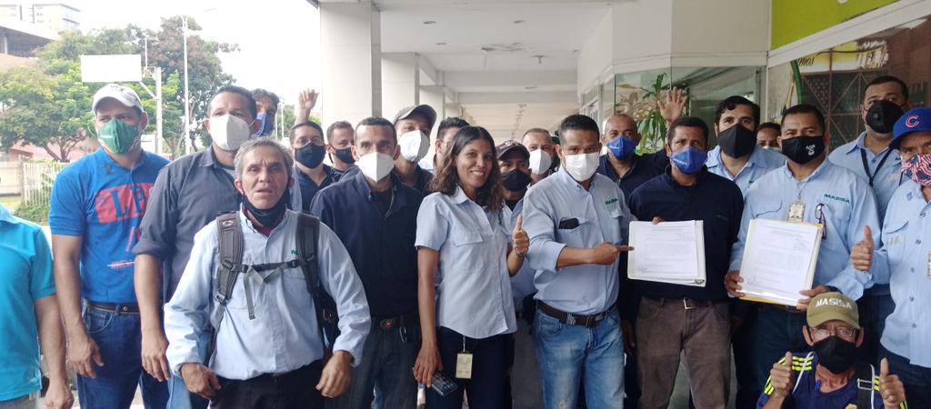 j_mendoza77's tweet photo. @titan2570 Transnacional chilena @Masisa_Chile profesa principios empresariales al igual que la participación igualitaria de la mujer pero en @Masisa_Vzla despiden a las mujeres trabajadoras por reclamar por sus derechos tal es el caso de nuestra compañera Maritza Jiménez y Yermali Villalva https://t.co/p4QS3Z23iX