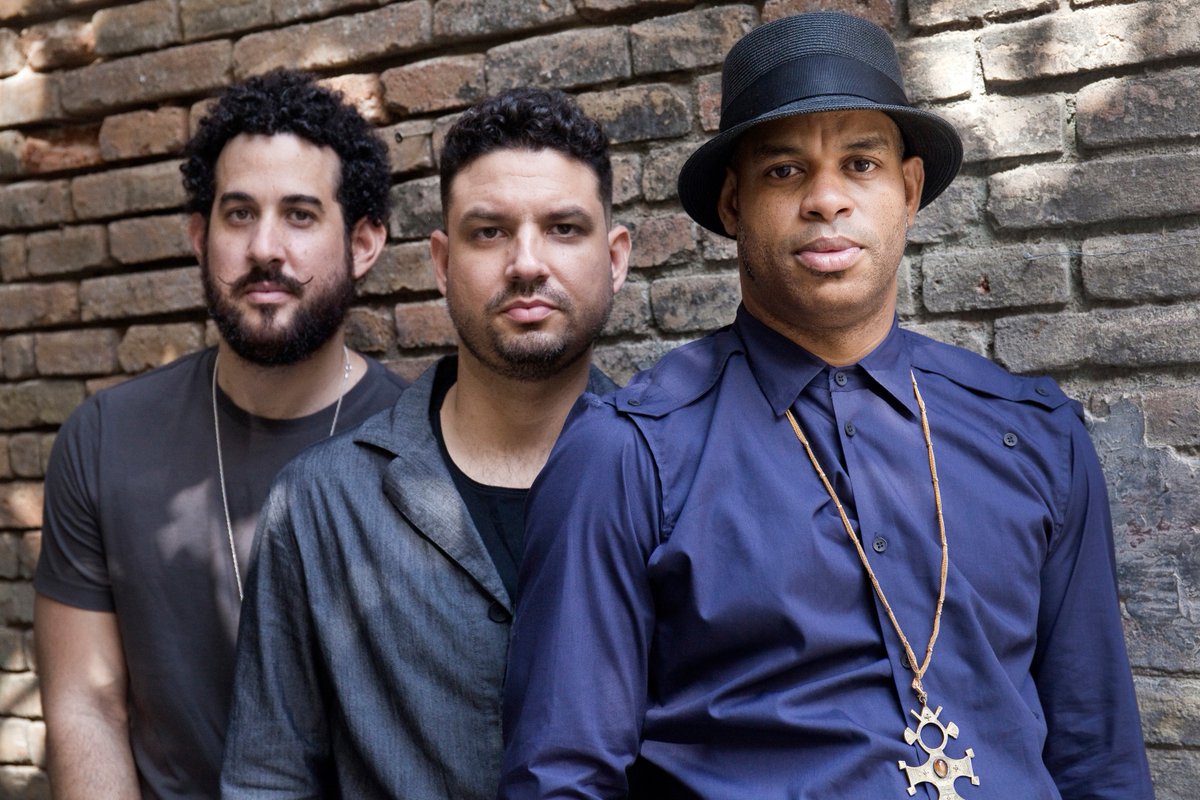 teatreprincipal's tweet photo. Aquesta setmana 👉 https://t.co/1XTDLsOB0U
🎹 Jazz amb Roberto Fonseca dins el festival @alternatilla Dilluns 6, 20h
🎤 Concert de Dollar Selmouni. Dijous 9, 20h
🩰 @Laintrusadanza amb "It's a wrap (Kubrick is dead)". Dissabte 11, 20h 
🎭 "Casandra", de Sa Boira. Diumenge 12, 18h https://t.co/7DwkMNTAaT