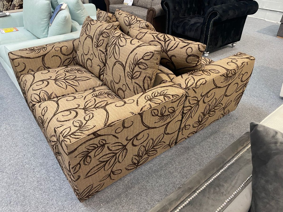 Grab a bargain!
This Ethan set is comfortable, compact and ready to go now for just £550!
Click the link to purchase securely in one go or in 3 easy payments!

aintreesofas.com/product/ethan-…