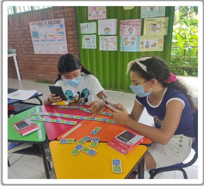 Escuela_Nueva's tweet photo. Estudiantes de los #CírculosDeAprendizajeENA de Cúcuta continúan su proceso de aprendizaje de forma presencial, guardando protocolos de bioseguridad // Children from the #ENLearningCircles of Cucuta continue their learning process in the classroom, following biosafety protocols https://t.co/6rKVKzYGeG