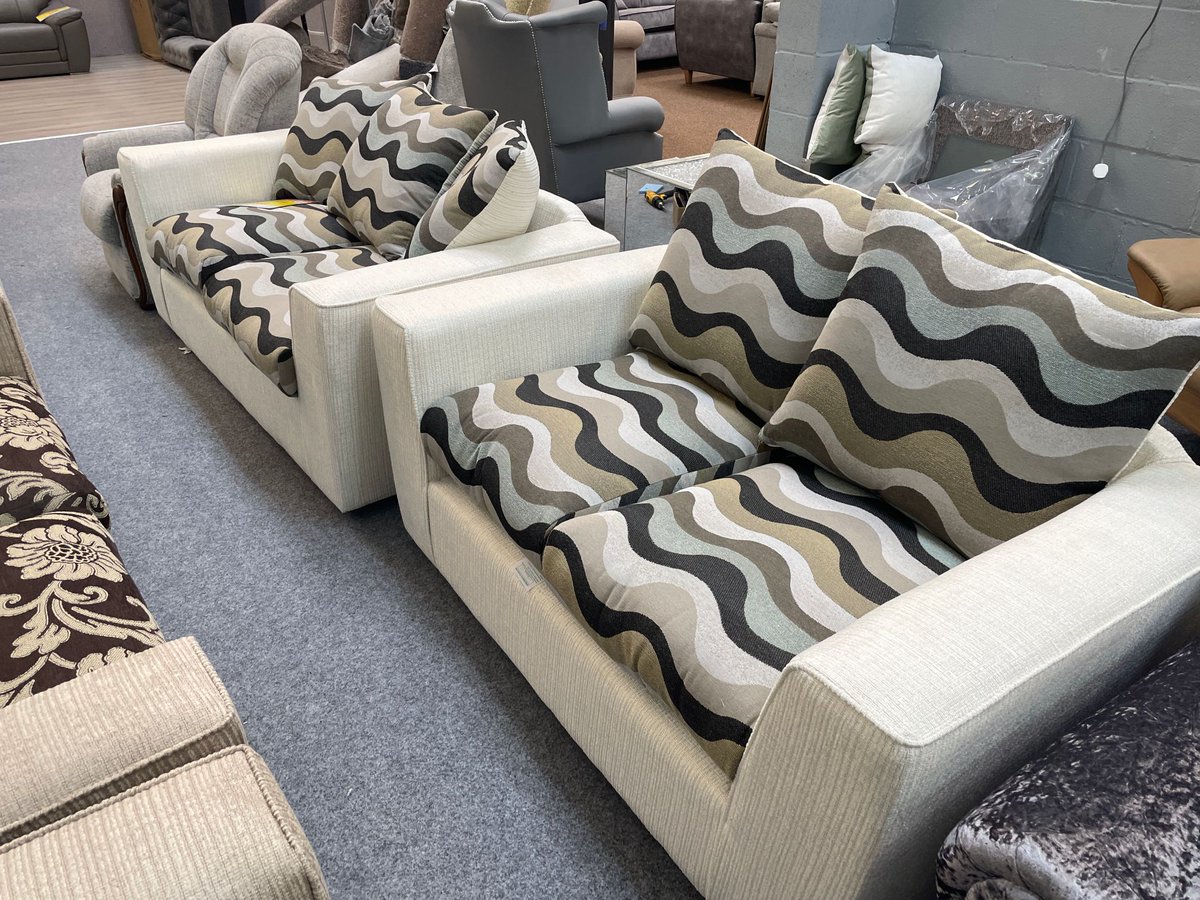 Grab a bargain!
This Ethan set is comfortable, compact and ready to go now for just £550!
Click the link to purchase securely in one go or in 3 easy payments!

aintreesofas.com/product/ethan-…