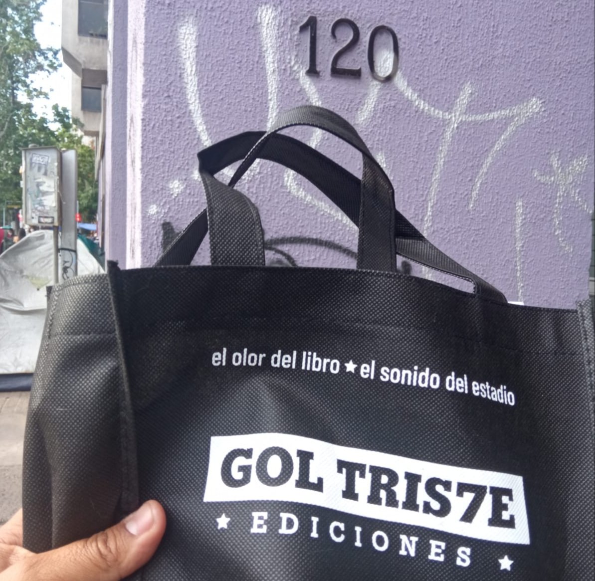 GolTriste's tweet photo. Seguimos despachando nuestros libros: #ProyectoCatarsis, #ElDeportistaMartir, #AunqueNosDigan y #91ElLibro. Descuento para socios y socias, despacho a regiones por Correos de Chile. https://t.co/6nfH37eChv