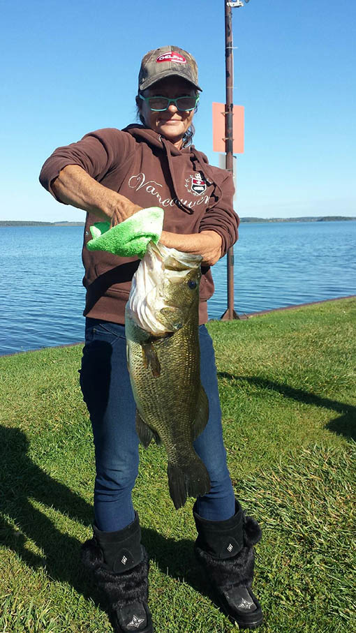 OODMag's tweet photo. Vivian Heaton of Lindsay caught her personal-best largemouth in September 2019.
https://t.co/WDSuOQnQws
#Hunting #Fishing #Outdoors #News #PersonalBest #RiceLake #Kawarthas #Largemouth #Bass #CatchAndRelease #SickFish https://t.co/jvJKqUX8s9