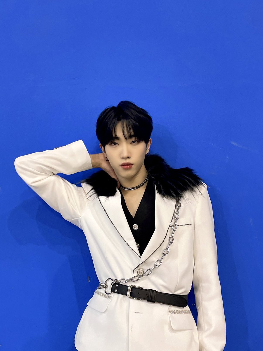 TheKingDom_GF's tweet photo. [DANN👑]

킹메랑 함께 받은 AAA Focus상🌷
정말 감사합니단! 사랑합니단🙏🙏

#KINGDOM #킹덤 #DANN #단 https://t.co/SSTk3VHvGj