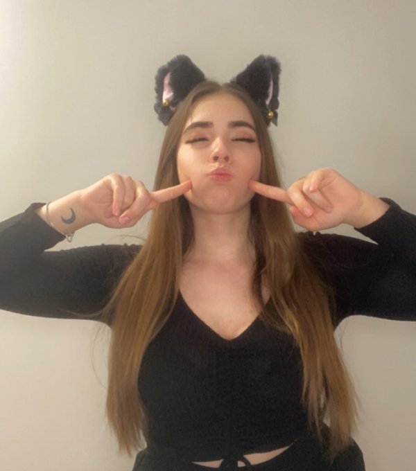 Come pet me ☺️💕 #catgirl #petplay #kawaii #kawaiigirl https://t.co/G5jpExHQ0D<a href="/tag/catgirl"class="tags">#catgirl</a><a href="/tag/petplay"class="tags">#petplay</a><a href="/tag/kawaii"class="tags">#kawaii</a><a href="/tag/kawaiigirl"class="tags">#kawaiigirl</a>