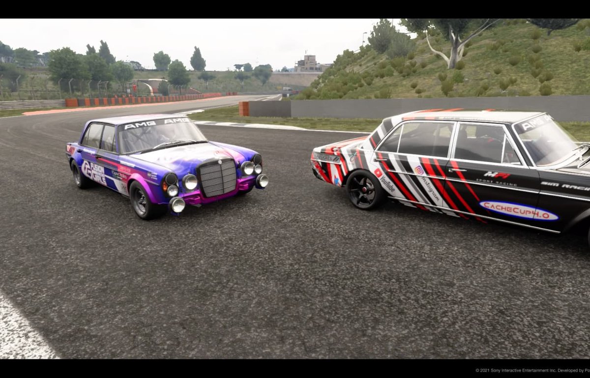 RacingFusion's tweet photo. En ésta última carrera de @TopGasRacingCo1 nos representó @winktofear obteniendo una P13. No tuvimos mucha suerte en esta ronda ya que esnun coche muy difícil de conducir, pero tuvimos a nuestra valiente en pista dándolo todo.
Grande Fede! Eres un ejemplo a seguir! https://t.co/vqUP0ZEyWu