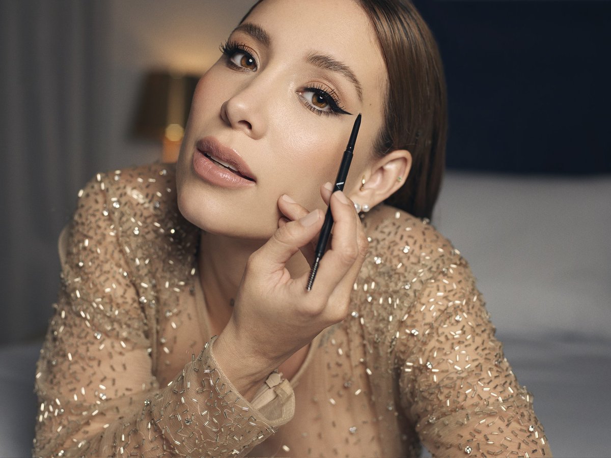 mayuperiodista's tweet photo. Luisa Fernanda W, se consolida como empresaria con el lanzamiento de su marca #DIVVA. #makeup @luisafernandaw https://t.co/7SQWuYGRvC https://t.co/Vkb64KGclO