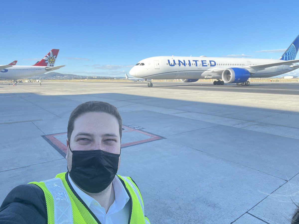 geordinhl's tweet photo. What a joy to welcome @UnltedAirlines back to Cape Town after 20 months! 

To all our US visitors, you are truly welcome in our beautiful city. https://t.co/X14RnYTP8V
