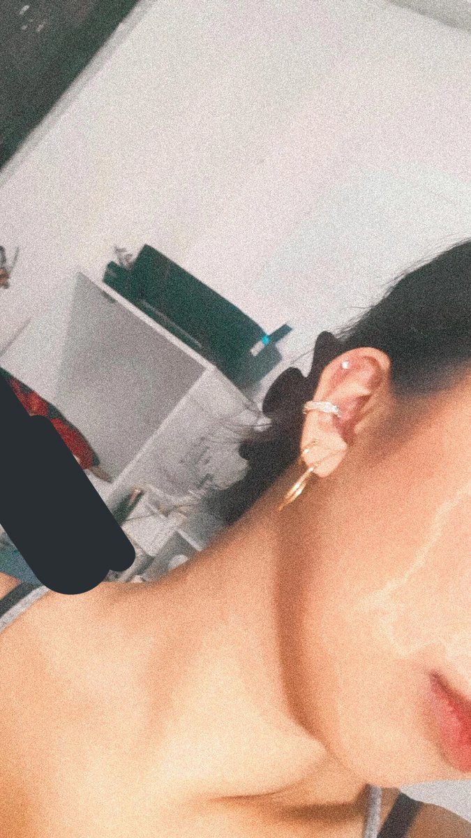 angebearsy's tweet photo. Ayaw gumaling ng helix koo samantalang yung conch ko fully healed na🙄 us2 ko na papierce ulit bago matapos 2021🥺 https://t.co/XTrqDrLw9T