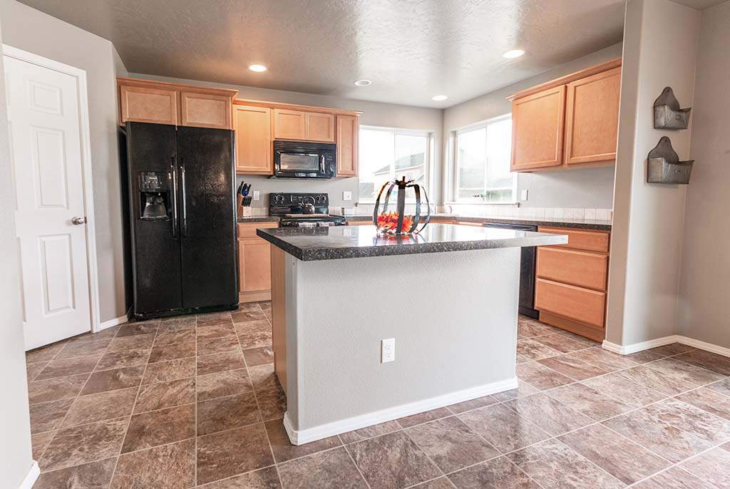 BuildIdaho's tweet photo. Open house: Saturday at 11am-2pm and Sunday 12pm-2pm
This 4 bed, 2.5 bath home is located in the Crimson Point subdivision in Kuna. 

https://t.co/jhz0IAboiw

#boiserealestate #kellerwilliams #idahorealestate #houseforsale #buildidaho #homeforsale #newhomeforsale #propertyforsale https://t.co/bsYoVIGomE