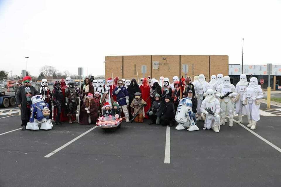 In spite of the cold and layered up with armor to keep warm, Mandalorians of Tra'cor Clan teamed up with our sister clubs to take part in the Garden City Santaland Parade this past weekend.