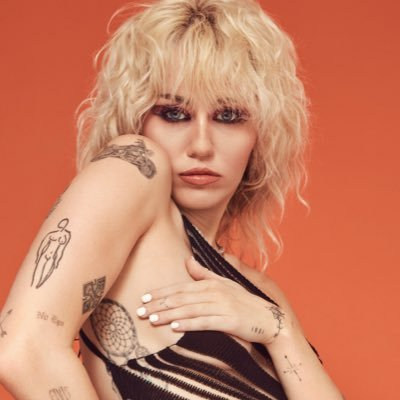 themileydata's tweet photo. 📈 | Billboard Year-End List — Top Female Rock Artists:

1. @MileyCyrus 
2. @OfficialWillow 
3. @ElleKingMusic 
4. @clairo 
5. @nessabarrett https://t.co/vjr1OH7IbW