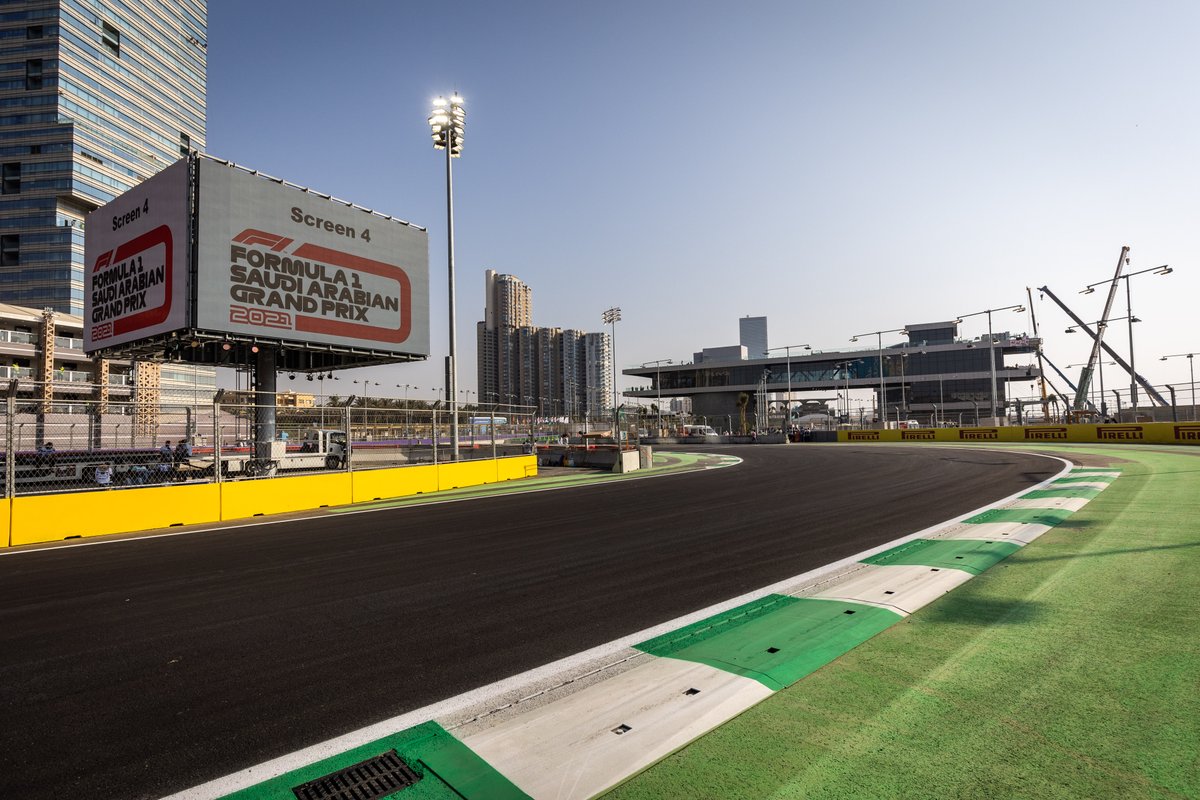 DeleddaAlessio's tweet photo. Dopo 2 mesi di pausa la #F2 è pronta a riaccendere i motori sull'inedito tracciato di #JeddahCornicheCircut e Deledda è pronto ad affrontare il nuovo impegno con  @hwaag_official e il nuovo compagno @LoganSargeant https://t.co/6UV6SIm2Bu