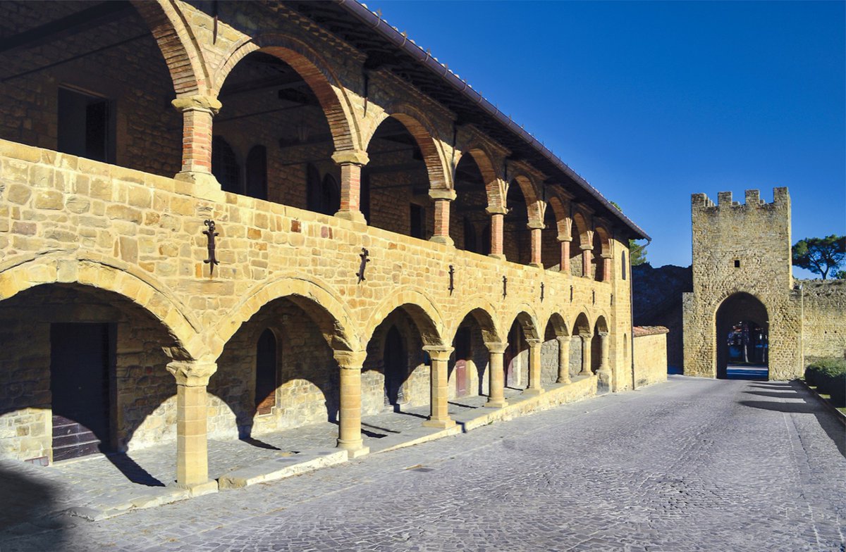 MTurismoItalia's tweet photo. Il borgo di San Ginesio è stato scelto dall’ @UNWTO  come “miglior villaggio turistico” italiano. Una scelta che punta a valorizzare i luoghi meno conosciuti, i luoghi del cuore, ma ugualmente carichi di storia, tradizioni, cultura. (..)" @massimogara 
📌: https://t.co/RDimM7owyl https://t.co/UV5TRMbYcd