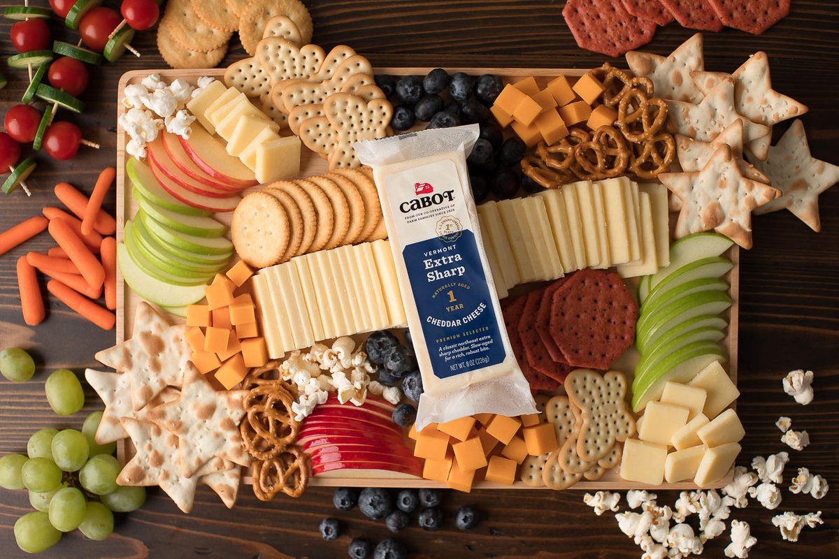PeasandCrayons's tweet photo. This kid friendly cheese board is the perfect easy cheesy snack spread for holiday gatherings and movie nights galore! ❤️ https://t.co/ZpjqbYnTjw sponsored by the always delicious @cabotcheese https://t.co/Ivsq7s093K
