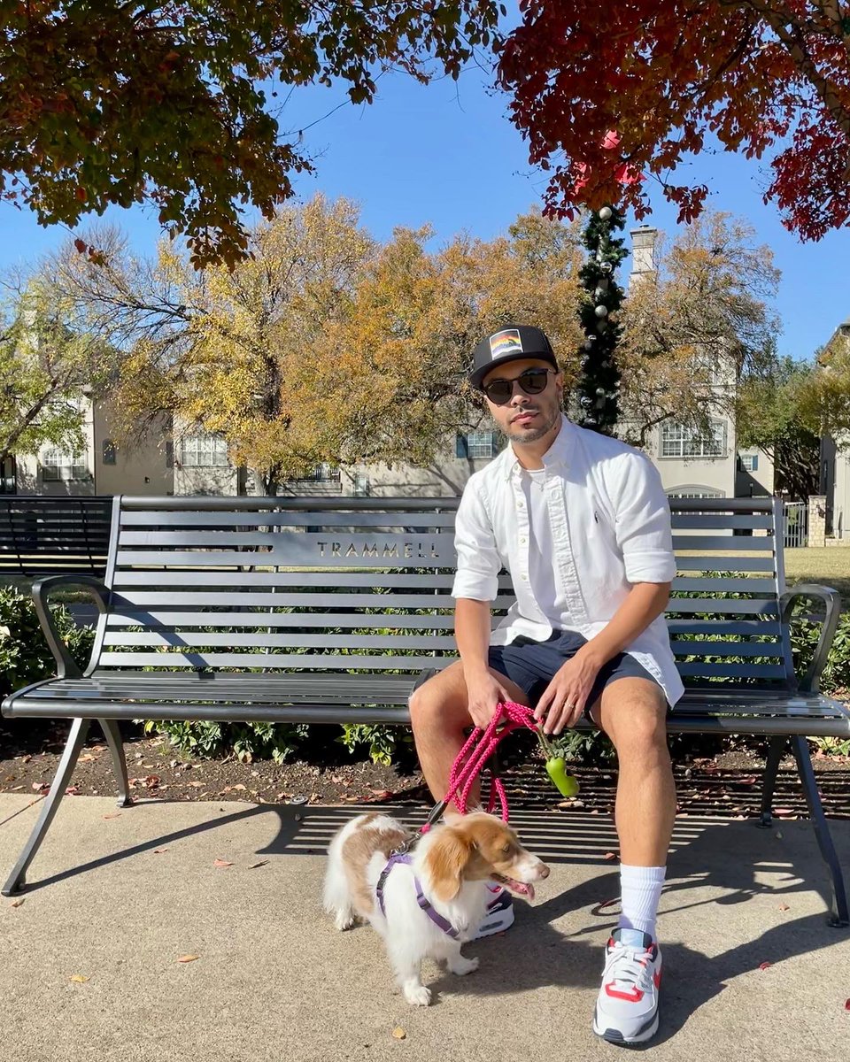 Victor_Jesse's tweet photo. A little fun at the park..! A beautiful day with my lil family. ❤️🐾👬🏽 #dallas #park #city #dauchshund #dogsofdallas #family #festive #love https://t.co/QvVnsAI3Wb