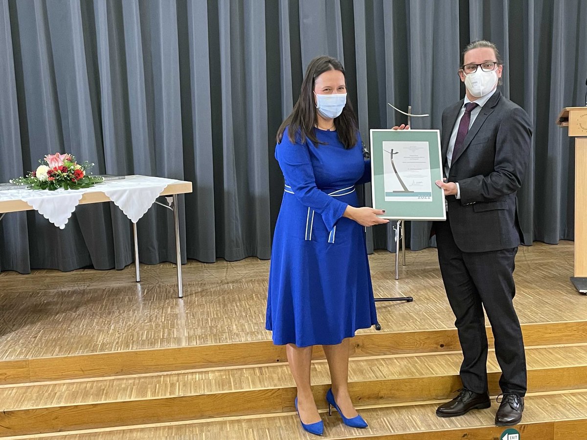 ManjaSchuele's tweet photo. Sie sind das Fundament. Sie stehen für Exzellenz. Sie sind Zukunft. Wir zeichnen sie aus. Unser #PostdocPreis gehört zu den am höchsten dotierten Wissenschaftspreisen für junge Wissenschaftler*innen. Und geht 2021 an @BjoernSoergel und @PolyBioPotsdam. Herzlichen Glückwunsch! https://t.co/YP46hE1WNV