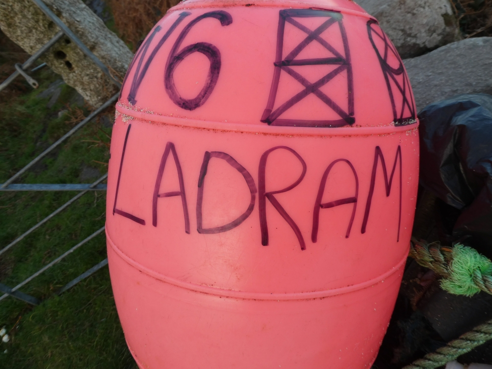 Portheras's tweet photo. Hi @NewlynFishing this buoy from the #AmandaofLadram PW6 washed ashore in cove 2day (undamaged) do they want it back? #RecycleReuseRepurpose @CleanCornwall @Fishing4Litter https://t.co/bXsKUGZqhn