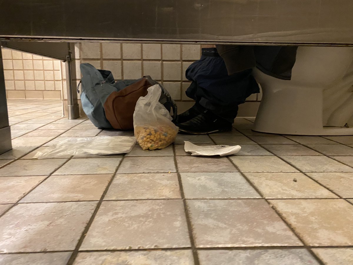 notreallysloppy's tweet photo. Is that captain crunch? https://t.co/3Yv2GzZtU6