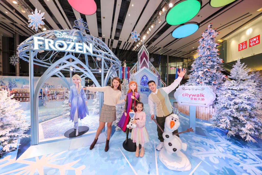 EnglishLadiesCo's tweet photo. We are absolutely delighted to have our Disney Frozen Collection on display in Frozen-City Walk (Tsuen Wan), Hong Kong!!😁😍 

#EnglishLadiesCo #DisneyChristmas #Disneycollectables https://t.co/UkXOlK43p6
