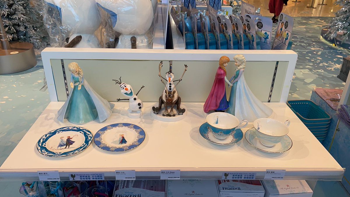 EnglishLadiesCo's tweet photo. We are absolutely delighted to have our Disney Frozen Collection on display in Frozen-City Walk (Tsuen Wan), Hong Kong!!😁😍 

#EnglishLadiesCo #DisneyChristmas #Disneycollectables https://t.co/UkXOlK43p6