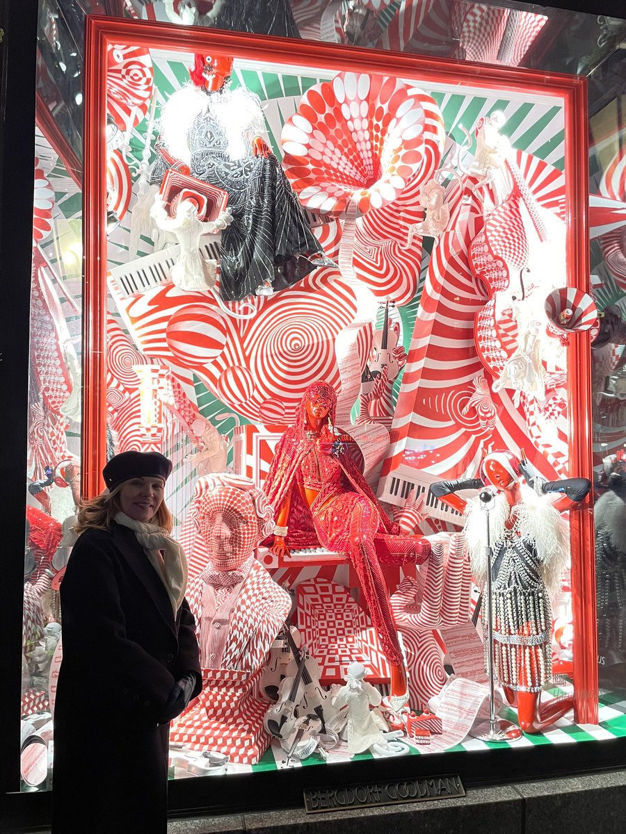 KimCattrall's tweet photo. One of my favorite NYC traditions &amp; treats is visiting @Bergdorfs windows during the holidays. Always Bedazzling! https://t.co/QOk26Q5why
