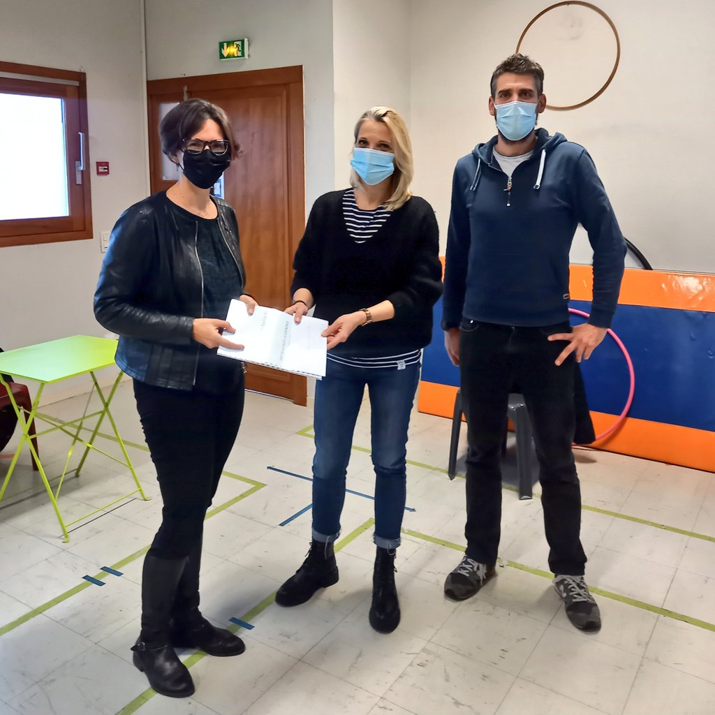 Mutualite38's tweet photo. Merci Madame la Députée @GalliardM de votre nouvelle journée d'immersion à l'IME le Hameau à #Crolles.
👉 Un temps de partage essentiel pour comprendre la réalité du travail des personnels et du quotidien des usagers. https://t.co/A9b3VqPFTw