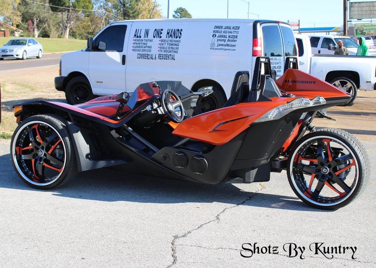 KuntryPicz's tweet photo. #rustcollegefoundersdayparade2021 #ShotzByKuntry #hollyspringsms #rustcollege #parade #cars #carphotography #carphotographer #customwheels #autophotography #wetpaint #rides #bigrims #carpornphotography #stuntseason #whipgame  #automobiles #outdoorphotography #slingshot https://t.co/DEXS8GHHnh