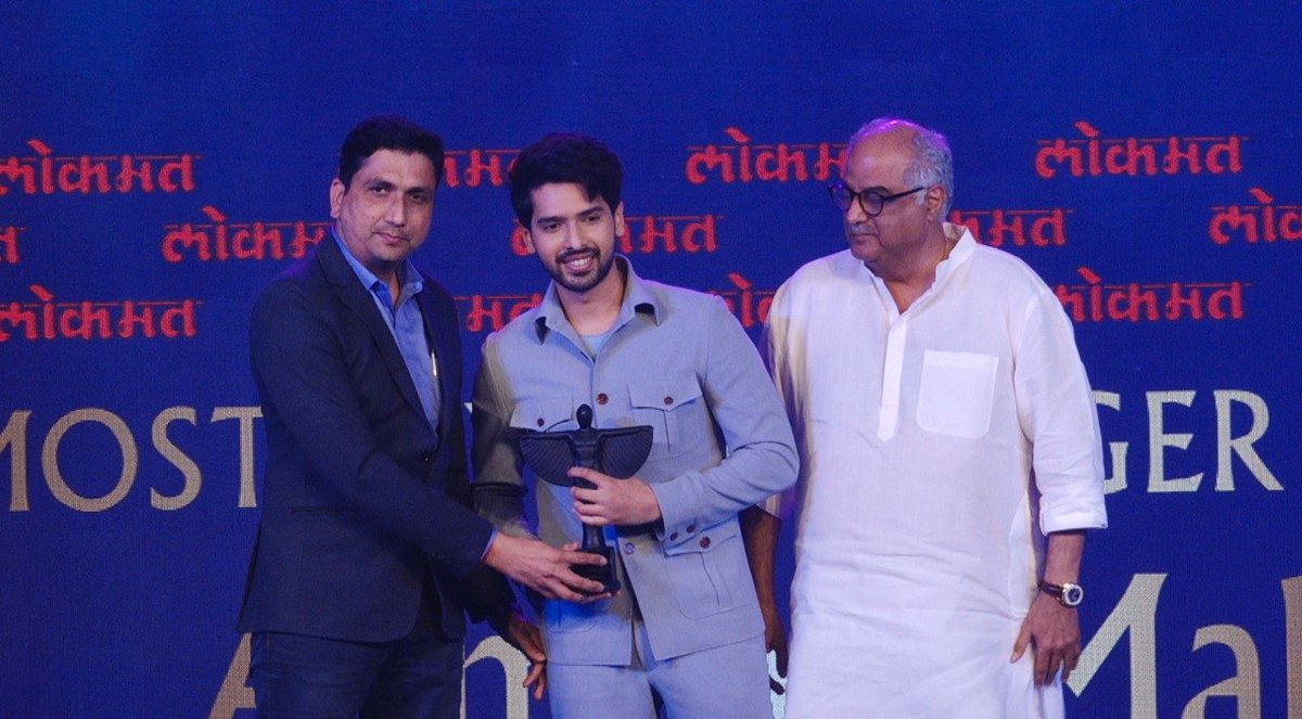 lokmat's tweet photo. Lokmat Most Stylish Awards: अरमान मलिक  मोस्ट स्टायलिश सिंगर पुरस्काराचा मानकरी @ArmaanMalik22  #lokmatmoststylish https://t.co/0zHuxZCddV https://t.co/9lQtB3wCA0