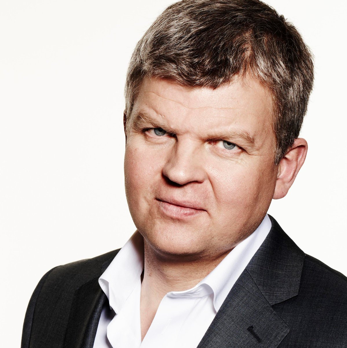 ChilesUpdates's tweet photo. Adrian Chiles has entered his third day of negotiations with the British Government, still insisting that he is the right man to take on Her Majesty's royal duties now that she takes a less active role in public life. Chiles said, 'IT'S DESTINY!"

Source:
https://t.co/NFDHZ4Ttgl https://t.co/sSA7OShmiz
