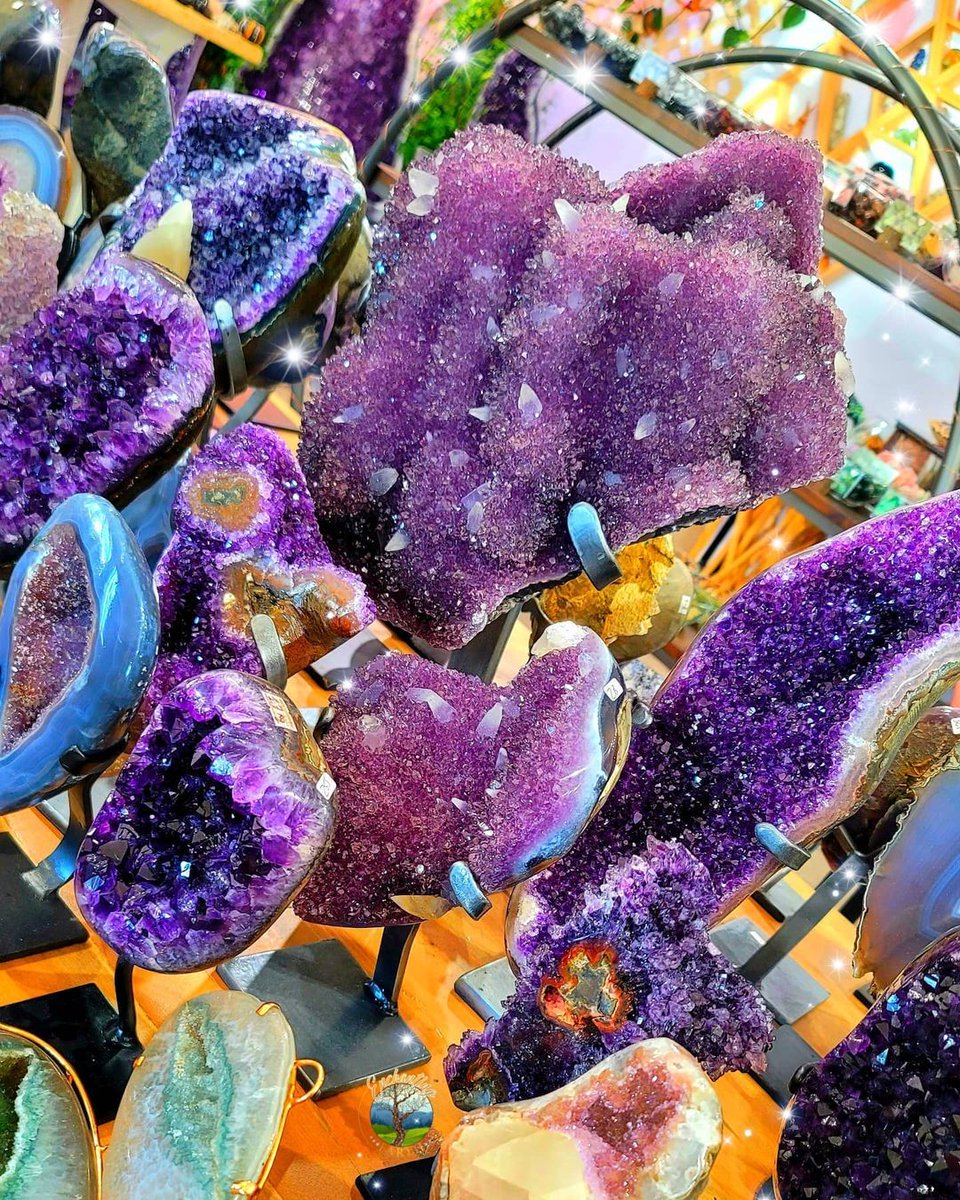 some amethyst geodes 

Photo: Enchanting Earth 

#minerals