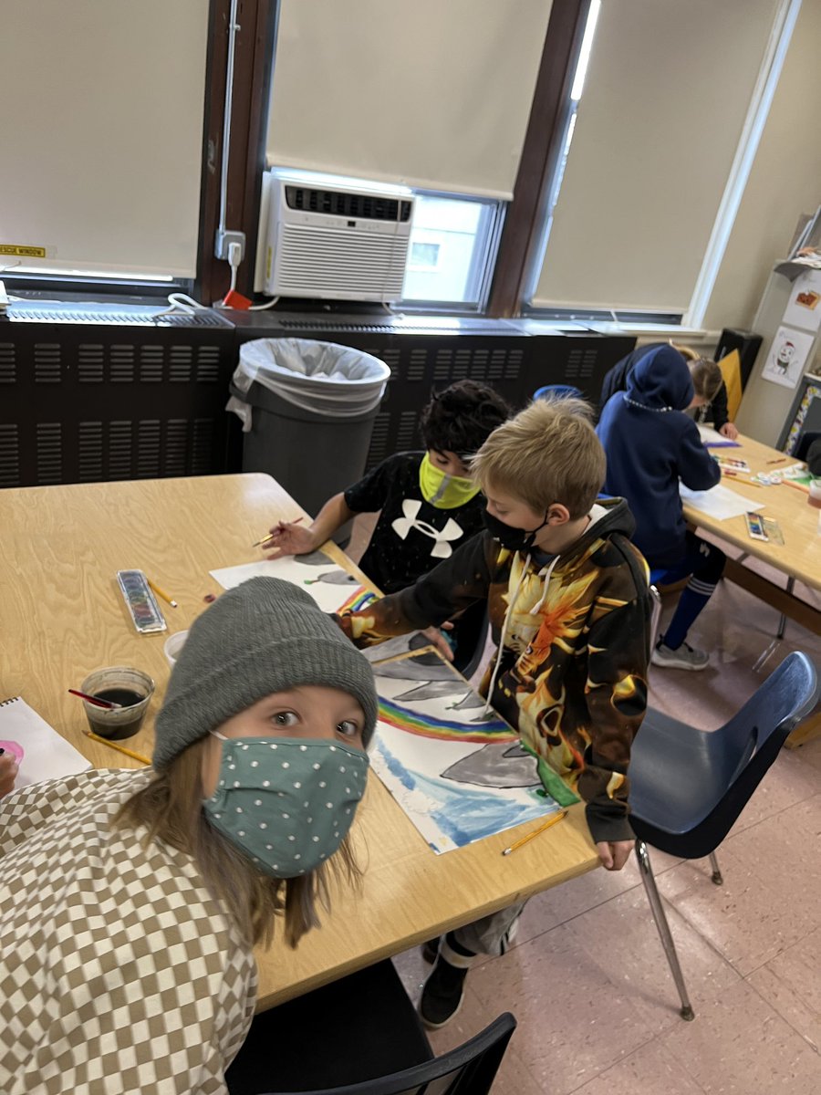 These two decided to collaborate on their landscape paintings! First they matched up their drawings and now they’re planning and mixing colors together. The teamwork is awesome!