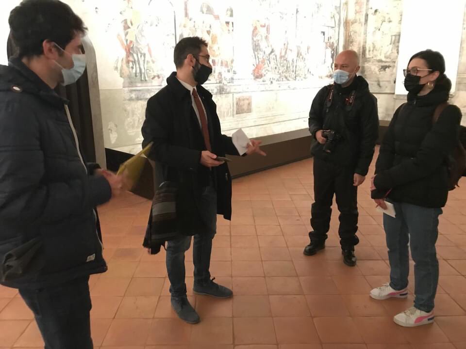 Museum_MIX's tweet photo. Conferenza stampa per il nuovo allestimento #multimediale di @ArteAnticaFe.
Presentata anche la nostra #app per guidare i visitatori in maniera più immersiva e coinvolgente. È scaricabile gratuitamente e consentirà di avere contenuti aggiuntivi come audio e immagini tramite #AR https://t.co/FrgO6qp9vY