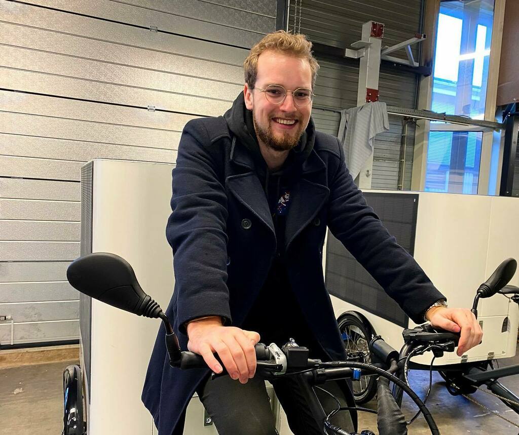 Meet the SunRiders 😎

Hello! My name is Roan van der Voort. I have been working on the electrical system of the SunRider for the past few months. I am currently finishing my bachelor's degree in Aerospace Engineering at TU Delft after being part of the TU Delft Solar Boat Te…