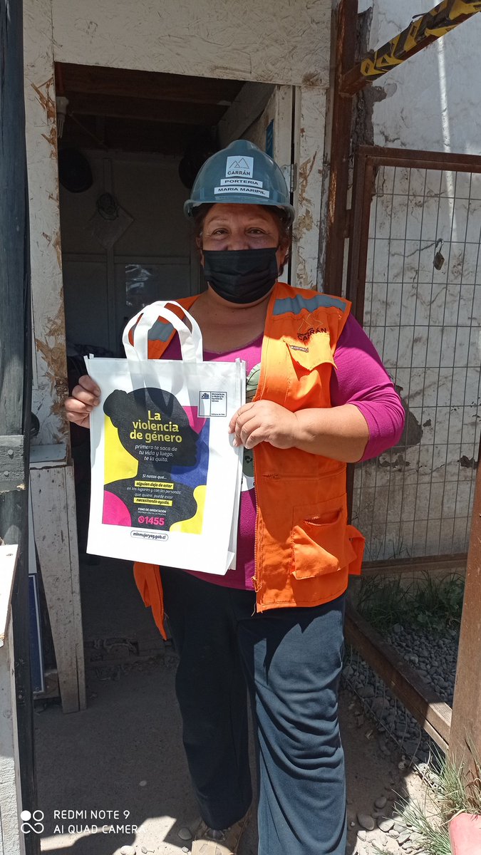 MMEG_RM's tweet photo. Nuestra Seremi @CarolaOyarzunB da inicio al 2do curso se Cimientos de Equidad en Construcción en Linderos. "Juntas derribamos todas las brechas y barreras" #PorTodas #NoEstásSola @MinMujeryEG @monicazalaquett @mjabud @mucc @RedMaestra @ellaenobra https://t.co/f6ytFOporN