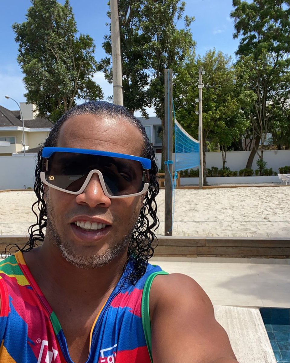 10Ronaldinho's tweet photo. Começar os jogos com alegria é fundamental, vem que dá tempo kkkkkkkkkkkkkk 🤙🏾
⚠️ Aviso aos clientes https://t.co/13G9iSYion
