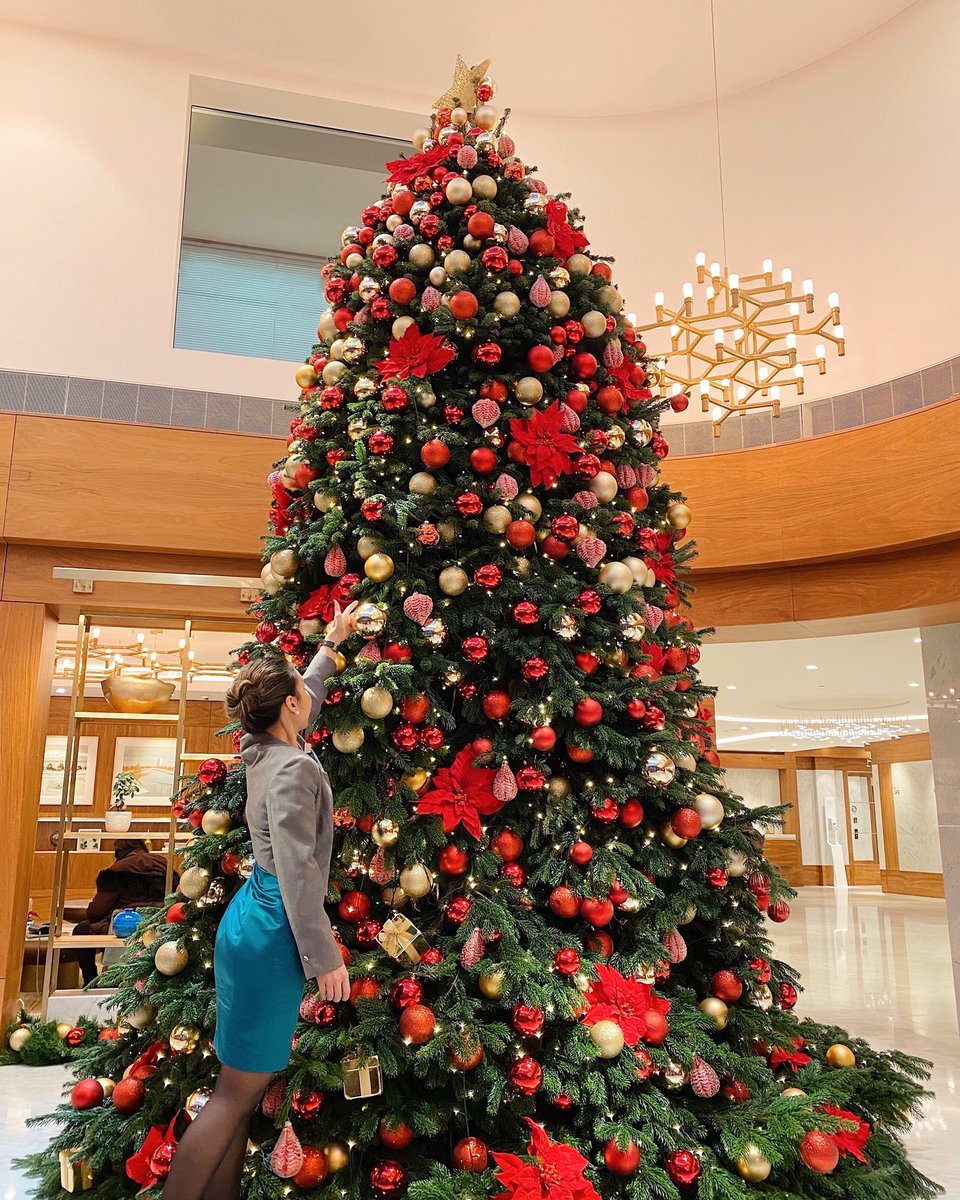 The halls are decked and the spirit of Christmas is in the air, so gather your loved ones and join us for a truly unforgettable festive season ✨✨ #Christmas2021 #Hohoho #ChristmasTree #christmasiscoming
