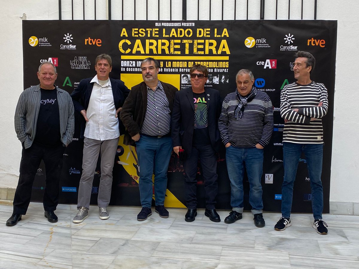 Danza Invisible hoy al completo en la presentación de "A este ldo de la carretera" documental que mañana estrenamos tras pasar x <a href="/festivalmalaga/">Festival de Málaga</a> y <a href="/festivalmeria/">F I C A L</a> 40 años de historia en común contadas en una película. En Málaga <a href="/CineAlbeniz/">Cine Albéniz</a> y pronto más pantallas #MLKproducciones