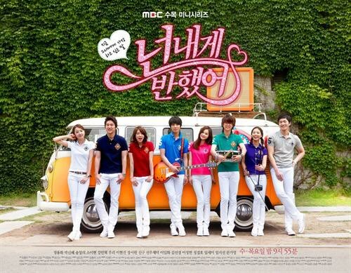 StAthena66's tweet photo. Then ... I sort of love the cinematography the colourful spring/summer seasons.The traditional and modern music on the setting of University Musical celebration...
Where she played gayagum
cto~
#Heartstrings2011
#ParkShinHye https://t.co/SJqNVFAfOZ