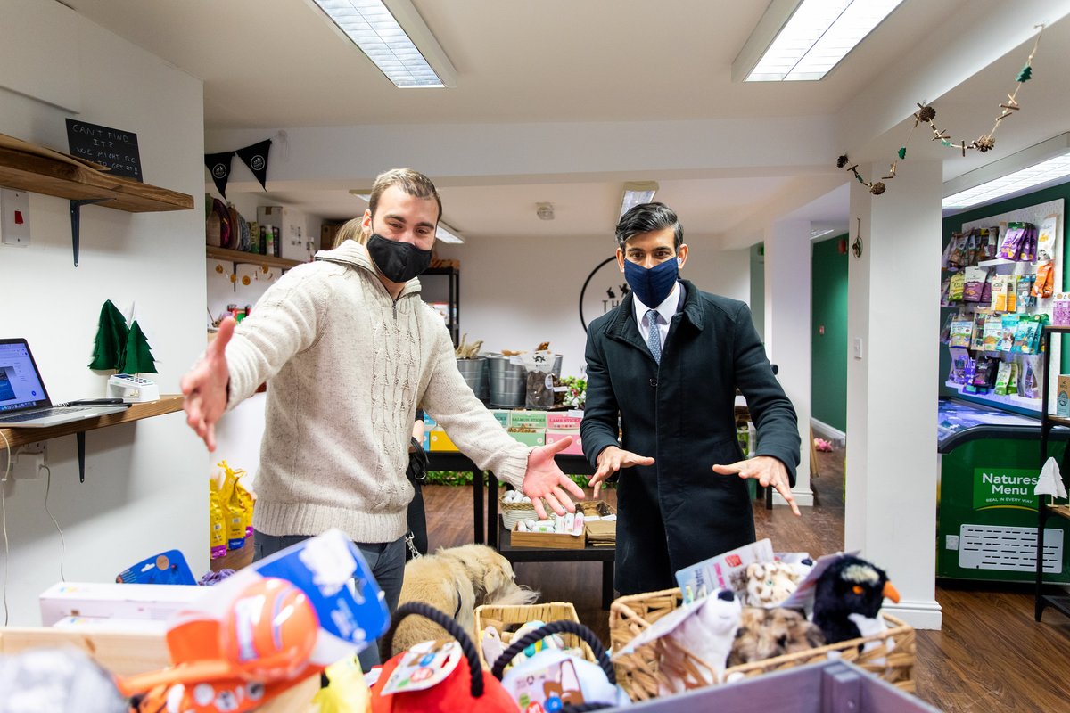 RishiSunak's tweet image. I was in Yarm today to see first-hand how our Levelling Up Fund is kickstarting local projects.

I met business owners and residents to learn how £20 million of investment will transform the town hall, create new outdoor seating &amp;amp; support the nearby village of Eaglescliffe.