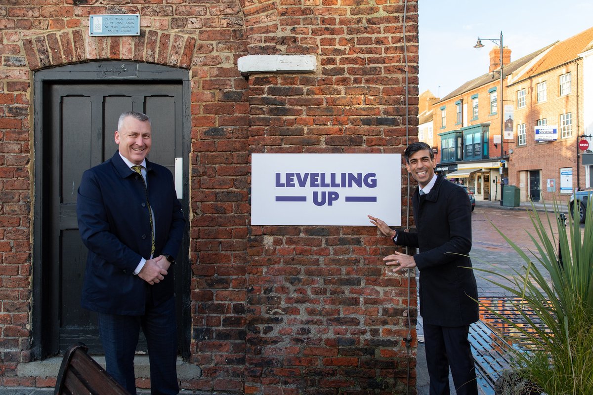 RishiSunak's tweet image. I was in Yarm today to see first-hand how our Levelling Up Fund is kickstarting local projects.

I met business owners and residents to learn how £20 million of investment will transform the town hall, create new outdoor seating &amp;amp; support the nearby village of Eaglescliffe.