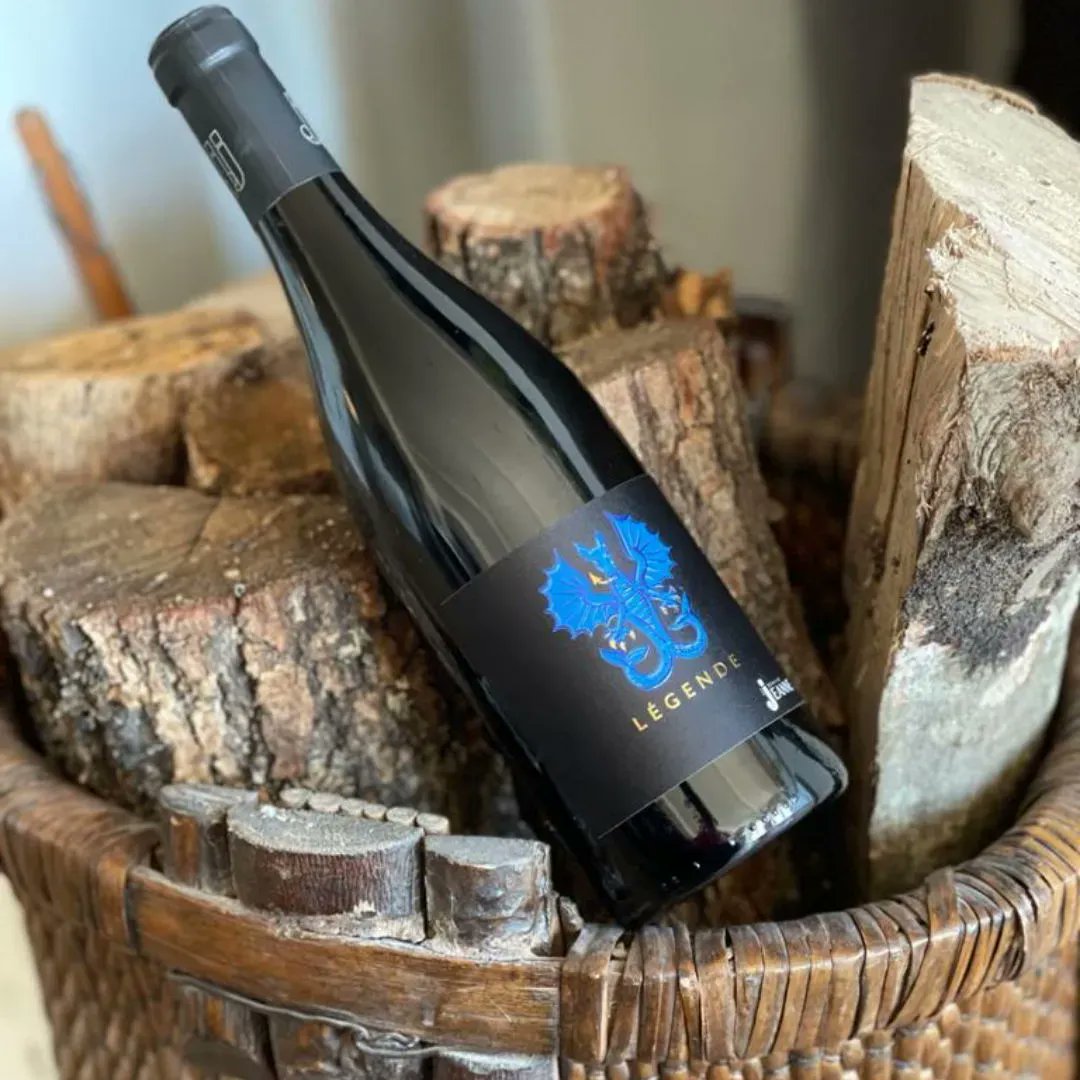 jj_wine's tweet photo. Légende is a classic Rhône Valley blend of Grenache and Syrah (Shiraz)... Fans of big Rhône reds will not be disappointed! 🍷 ❤️
#domainedesjeanne #redwine #vineyard #oppede #redwinelover https://t.co/Qjn1sJBoEf