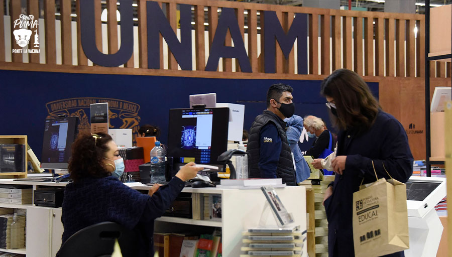 UNAM_MX's tweet photo. Libros, libros y más libros 😍. El estand de la UNAM en la @FILGuadalajara es el paraíso para los amantes de la literatura. ¿Qué libro recomiendas? Ponlo en los comentarios.
#VacúnateYPonte😷 https://t.co/lGU38KlBiH